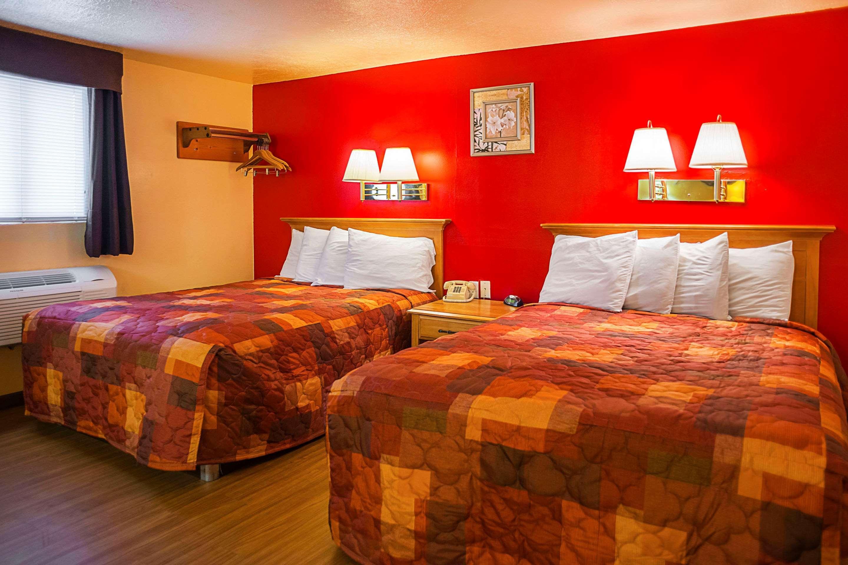 Rodeway Inn Buffalo Exterior photo