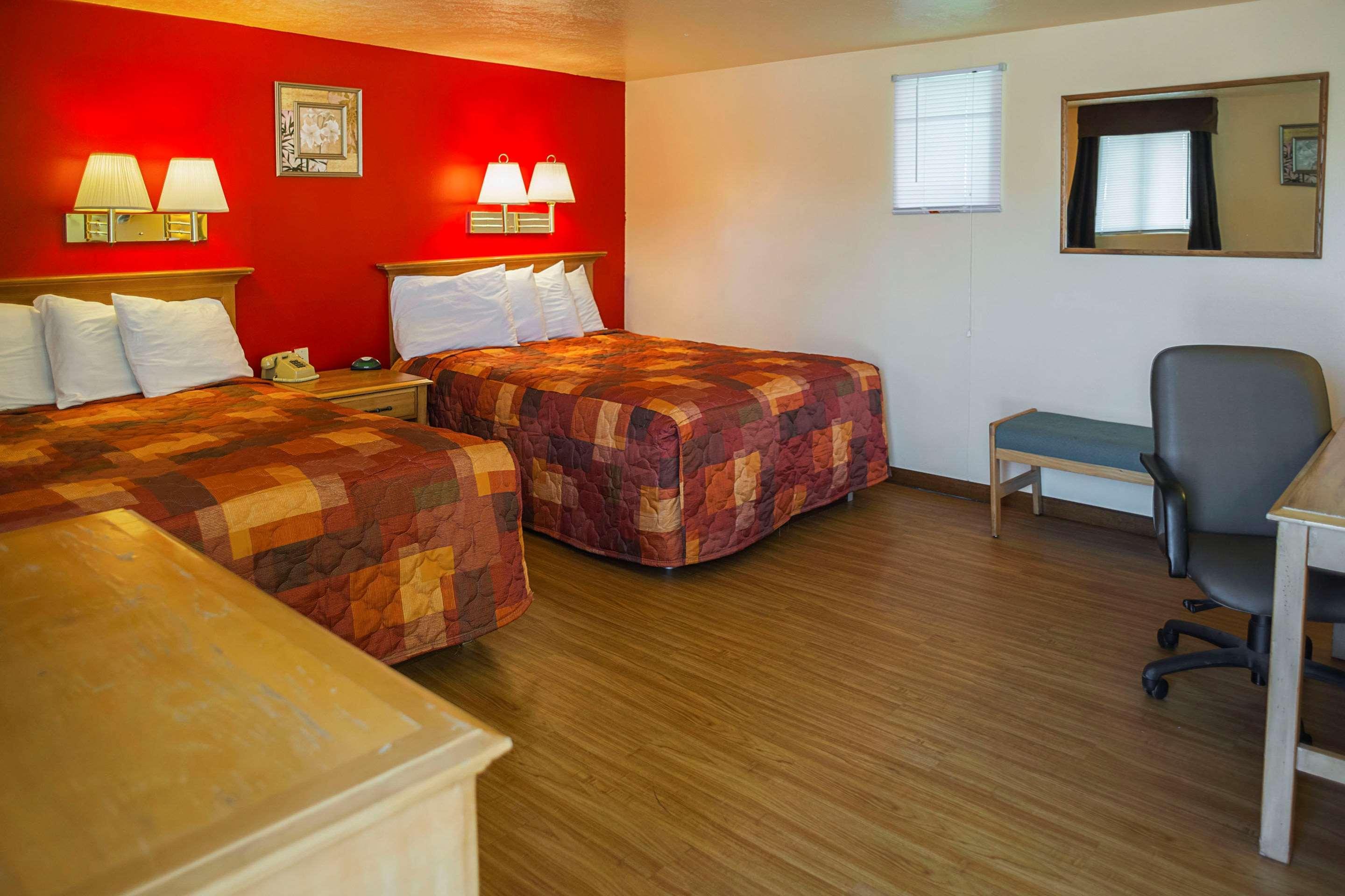 Rodeway Inn Buffalo Exterior photo